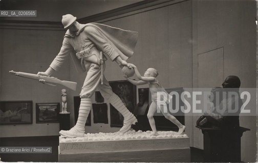 -VENEZIA, SENZA INDICAZIONE DAUTORE, SEDICESIMA ESPOSIZIONE INTERNAZIONALE DARTE, 1928.  STAMPA AI SALI DARGENTO, CM 13,8X8,8 ©ARCHIVIO Graziano Arici/Rosebud2  BIENNALE FOTOANTICHE.-VENICE, NO AUTHORS INDICATION, SEDICESIMA ESPOSIZIONE INTERNAZIONALE DARTE, 1928.  SIVER SALT PRINT, CM 13,8X8,8 ©Graziano Arici/Rosebud2 