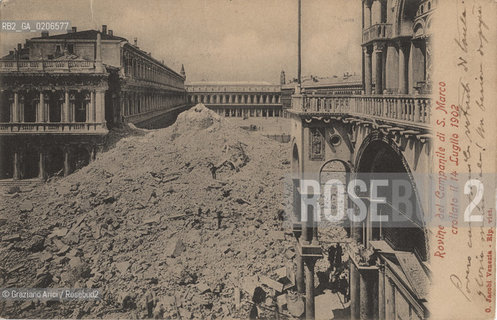 -VENEZIA, SENZA INDICAZIONE DAUTORE, IL MUCCHIO DI ROVINE DEL CAMPANILE DI S.MARCO, 1902, CARTOLINA POSTALE, CM 14X8,9 ©ARCHIVIO Graziano Arici/Rosebud2  FOTOANTICHE.-VENICE, NO AUTHORS INDICATION, IL MUCCHIO DI ROVINE DEL CAMPANILE DI S.MARCO, 1902. POSTCARD, CM 14X8,9 ©Graziano Arici/Rosebud2 