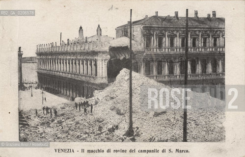 -VENEZIA, SENZA INDICAZIONE DAUTORE, IL MUCCHIO DI ROVINE DEL CAMPANILE DI S.MARCO, 1902. CARTOLINA POSTALE, CM 14,1X9 ©ARCHIVIO Graziano Arici/Rosebud2  FOTOANTICHE.-VENICE, NO AUTHORS INDICATION, IL MUCCHIO DI ROVINE DEL CAMPANILE DI S.MARCO, 1902. POSTCARD, CM 14,1X9 ©Graziano Arici/Rosebud2 