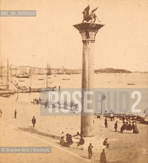 -VENEZIA, CARLO NAYA PIAZZA S. MARCO 77-78 BIS,  VEDUTA PRESA DALLA BIBLIOTECA, TIMBRO:ESP.UNIV 1887. POSITIVO ALLALBUMINA MONTATO SU CARTONE, FOTOGRAFIA STEREOSCOPICA, CM 17,4X8,4  ©ARCHIVIO Graziano Arici/Rosebud2  MOLO E COLONNA, FOTOANTICHE.-VENICE, CARLO NAYA PIAZZA S. MARCO 77-78 BIS, VEDUTA PRESA DALLA BIBLIOTECA, UNDATED. ALBUMEN POSITIVE MOUNTED ON CARDBOARD, STEREOSCOPICAL PHOTOGRAPH CM 17,4X8,4 ©Graziano Arici / rosebud2