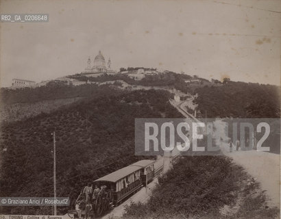 -TORINO, SENZA INDICAZIONE DAUTORE, COLLINA DI SUPERGA, SENZA DATA. STAMPA ALLALBUMINA INCOLLATA SU CARTONE, CM 25X19,6 CONTENUTE ALLINTERNO DELLALBUM H.F.M.H FROM T.H.H.-IN REMEBRANCE OF A PLEASANT TOUR SEPTEMBER 22nd NOVEMBER15th 1888 DUBLINO. ©ARCHIVIO Graziano Arici/Rosebud2  FOTOANTICHE.-TURIN, NO AUTHORS INDICATION, COLLINA DI SUPERGA, UNDATED. ALBUMEN PHOTOGRAPH MOUNTED ON CARDBOARD, CM 25X19,6 ©Graziano Arici/Rosebud2 .