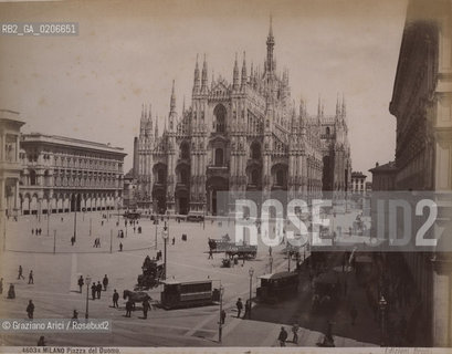 MILANO, EDIZIONI BROGI, PIAZZA DEL DUOMO, SENZA DATA. STAMPA ALLALBUMINA INCOLLATA SU CARTONE, CM 25X19,5 CONTENUTE ALLINTERNO DELLALBUM H.F.M.H FROM T.H.H.-IN REMEBRANCE OF A PLEASANT TOUR SEPTEMBER 22nd NOVEMBER15th 1888 DUBLINO. ©ARCHIVIO Graziano Arici/Rosebud2  FOTOANTICHE.-MILAN, EDIZIONI BROGI, PIAZZA DEL DUOMO, UNDATED. ALBUMEN PHOTOGRAPH MOUNTED ON CARDBOARD, CM 25X19,5 ©Graziano Arici / rosebud2