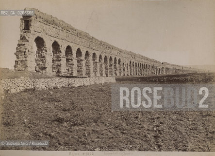 -ROMA, SENZA INDICAZIONE DAUTORE, ACQUEDOTTO DI CLAUDIO, SENZA DATA. STAMPA ALLALBUMINA INCOLLATA SU CARTONE, CM 25X18,4 CONTENUTE ALLINTERNO DELLALBUM H.F.M.H FROM T.H.H.-IN REMEBRANCE OF A PLEASANT TOUR SEPTEMBER 22nd NOVEMBER15th 1888 DUBLINO. ©ARCHIVIO Graziano Arici/Rosebud2  FOTOANTICHE.-ROME, NO AUTHORS INDICATION, ACQUEDOTTO DI CLAUDIO, UNDATED. ALBUMEN PHOTOGRAPH MOUNTED ON CARDBOARD, CM 25X18,4 ©Graziano Arici/Rosebud2 