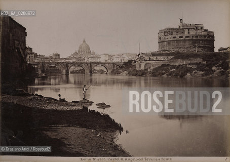 -ROMA, SENZA INDICAZIONE DAUTORE, CASTEL S.ANGELO COL TEVERE E PONTE, SENZA DATA. STAMPA ALLALBUMINA INCOLLATA SU CARTONE, CM 25,5X18,2 CONTENUTE ALLINTERNO DELLALBUM H.F.M.H FROM T.H.H.-IN REMEBRANCE OF A PLEASANT TOUR SEPTEMBER 22nd NOVEMBER15th 1888 DUBLINO. ©ARCHIVIO Graziano Arici/Rosebud2  FOTOANTICHE.-ROME, NO AUTHORS INDICATION, CASTEL S.ANGELO COL TEVERE E PONTE, UNDATED. ALBUMEN PHOTOGRAPH MOUNTED ON CARDBOARD, CM 25,5X18,2 ©Graziano Arici/Rosebud2 