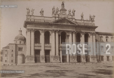 -ROMA, SENZA INDICAZIONE DAUTORE, CHIESA DI S.GIOVANNI LATERANO, SENZA DATA. STAMPA ALLALBUMINA INCOLLATA SU CARTONE, CM 25,5X18 CONTENUTE ALLINTERNO DELLALBUM H.F.M.H FROM T.H.H.-IN REMEBRANCE OF A PLEASANT TOUR SEPTEMBER 22nd NOVEMBER15th 1888 DUBLINO. ©ARCHIVIO Graziano Arici/Rosebud2  FOTOANTICHE.-ROME, NO AUTHORS INDICATION, CHIESA DI S.GIOVANNI LATERANO, UNDATED. ALBUMEN PHOTOGRAPH MOUNTED ON CARDBOARD, CM 25,5X18 ©Graziano Arici/Rosebud2 