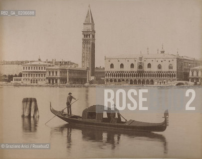-VENEZIA, SENZA INDICAZIONE DAUTORE, BACINO S. MARCO, SENZA DATA. STAMPA ALLALBUMINA INCOLLATA SU CARTONE, CM 23,8X18,8 CONTENUTE ALLINTERNO DELLALBUM H.F.M.H FROM T.H.H.-IN REMEBRANCE OF A PLEASANT TOUR SEPTEMBER 22nd NOVEMBER15th 1888 DUBLINO. ©ARCHIVIO Graziano Arici/Rosebud2  FOTOANTICHE.-VENICE, NO AUTHORS INDICATION, BACINO S. MARCO, UNDATED. ALBUMEN PHOTOGRAPH MOUNTED ON CARDBOARD, CM 23,8X18,8 ©Graziano Arici/Rosebud2 