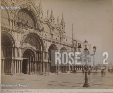 -VENEZIA, SENZA INDICAZIONE DAUTORE, ST. MARKS, SENZA DATA. STAMPA ALLALBUMINA INCOLLATA SU CARTONE, CM 23,6X19,2 CONTENUTE ALLINTERNO DELLALBUM H.F.M.H FROM T.H.H.-IN REMEBRANCE OF A PLEASANT TOUR SEPTEMBER 22nd NOVEMBER15th 1888 DUBLINO. ©ARCHIVIO Graziano Arici/Rosebud2   FOTOANTICHE.-VENICE, NO AUTHORS INDICATION, ST. MARKS, UNDATED. ALBUMEN PHOTOGRAPH MOUNTED ON CARDBOARD, CM 23,6X19,2 ©Graziano Arici/Rosebud2 