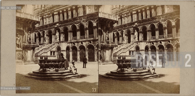 -VENEZIA, CARLO NAYA ?, POZZO NEL CORTILE DI PALAZZO DUCALE, SENZA DATA. POSITIVO ALLALBUMINA MONTATO SU CARTONE, FOTOGRAFIA STEREOSCOPICA, CM 17,2X8,5  ©ARCHIVIO Graziano Arici/Rosebud2   FOTOANTICHE.-VENICE, CARLO NAYA ?, POZZO NEL CORTILE DI PALAZZO DUCALE, UNDATED. ALBUMEN POSITIVE MOUNTED ON CARDBOARD, STEREOSCOPICAL PHOTOGRAPH CM 17,2X8,5 ©Graziano Arici / rosebud2