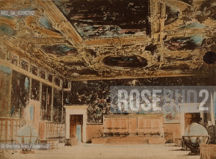 -VENEZIA, SENZA INDICAZIONE DAUTORE, SALA MAGGIORE DEL GRAN CONSIGLIO-PALAZZO DUCALE, SENZA DATA. STAMPA ALLALBUMINA COLORATA A MANO INCOLLATA SU CARTONE, CM 25,7X19 ©ARCHIVIO Graziano Arici/Rosebud2  FOTOANTICHE.-VENICE, NO AUTHORS INDICATION, SALA MAGGIORE DEL GRAN CONSIGLIO-PALAZZO DUCALE, UNDATED. ALBUMEN PHOTOGRAPH MOUNTED ON CARDBOARD, CM 25,7X19 ©Graziano Arici / rosebud2