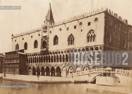 -VENEZIA, SENZA INDICAZIONE DAUTORE, PALAZZO DUCALE, SENZA DATA. STAMPA ALLALBUMINA, CM 13,5X9,7 ©ARCHIVIO Graziano Arici/Rosebud2  FOTOANTICHE.-VENICE, NO AUTHORS INDICATION, PALAZZO DUCALE, UNDATED. ALBUMEN PHOTOGRAPH, CM 13,5X9,7 ©Graziano Arici/Rosebud2 