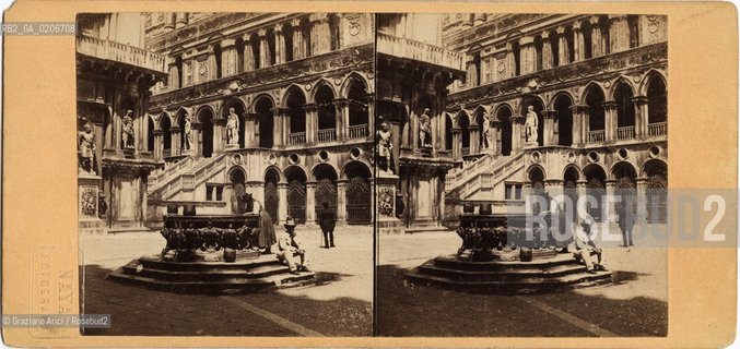 -VENEZIA, CARLO NAYA, CORTILE INTERNO DI PALAZZO DUCALE, SENZA DATA. POSITIVO ALLALBUMINA MONTATO SU CARTONE, FOTOGRAFIA STEREOSCOPICA, CM 17,5X8,2  ©ARCHIVIO Graziano Arici/Rosebud2  PERSONA, FOTOANTICHE.-VENICE, CARLO NAYA, CORTILE INTERNO DI PALAZZO DUCALE, UNDATED. ALBUMEN POSITIVE MOUNTED ON CARDBOARD, STEREOSCOPICAL PHOTOGRAPH CM 17,5X8,2 ©Graziano Arici / rosebud2