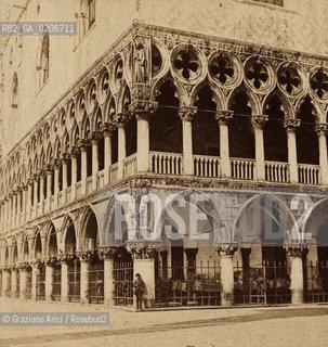 -VENEZIA, SENZA INDICAZIONE DAUTORE, ANGOLO DI  PALAZZO DUCALE, ANTE 1866. POSITIVO ALLALBUMINA MONTATO SU CARTONE, FOTOGRAFIA STEREOSCOPICA, CM 16,7X8,4  ©ARCHIVIO Graziano Arici/Rosebud2   FOTOANTICHE.-VENICE, NO AUTHORS INDICATION, ANGOLO DI PALAZZO DUCALE, ANTE 1866. ALBUMEN POSITIVE MOUNTED ON CARDBOARD, STEREOSCOPICAL PHOTOGRAPH CM 16,7X8,4 ©Graziano Arici / rosebud2 .