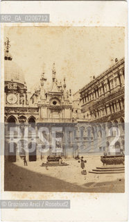 -VENEZIA, CARLO NAYA, CORTILE INTERNO DI PALAZZO DUCALE, SENZA DATA. STAMPA ALLALBUMINA INCOLLATA SU CARTONE, CARTE DE VISITE, CM 6,1X10,5  ©ARCHIVIO Graziano Arici/Rosebud2  FOTOANTICHE.-VENICE, CARLO NAYA, CORTILE INTERNO DI PALAZZO DUCALE, UNDATED. ALBUMEN PHOTOGRAPH MOUNTED ON CARDBOARD, CARTE DE VISITE CM 6,1X10,5 ©Graziano Arici/Rosebud2 