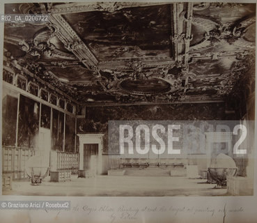 -VENEZIA, SENZA INDICAZIONE DAUTORE, THE LIBRARY IN THE DOGES PALACE, PAINTING AT END, THE LARGEST OIL PAINTING EVER MADE BY TITIAN, SENZA DATA. STAMPA ALLALBUMINA INCOLLATA SU CARTONE, CM 35,2X27 ©ARCHIVIO Graziano Arici/Rosebud2  SALA DEL MAGGIOR CONSIGLIO PALAZZO DUCALE FOTOANTICHE.-VENICE, NO AUTHORS INDICATION, THE LIBRARY IN THE DOGES PALACE, PAINTING AT END, THE LARGEST OIL PAINTING EVER MADE BY TITIAN, UNDATED. ALBUMEN PHOTOGRAPH MOUNTED ON CARDBOARD, CM 35,2X27 ©Graziano Arici / rosebud2