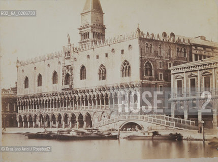 -VENEZIA, SENZA INDICAZIONE DAUTORE, PALAZZO DUCALE, ANTE 1866. STAMPA ALLALBUMINA INCOLLATA SU CARTONE, CM 33,7X25 ©ARCHIVIO Graziano Arici/Rosebud2  PONTE DELLA PAGLIA, BARCA FOTOANTICHE.-VENICE, NO AUTHORS INDICATION,  PALAZZO DUCALE, ANTE 1866. ALBUMEN PHOTOGRAPH  MOUNTED ON CARDBOARD, CM 33,7X5 ©Graziano Arici / rosebud2