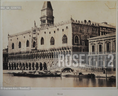 -VENEZIA, SENZA INDICAZIONE DAUTORE, PALAZZO DUCALE,  ANTE 1866. STAMPA ALLALBUMINA INCOLLATA SU CARTONE, CM 34,7X29,5 ©ARCHIVIO Graziano Arici/Rosebud2   PONTE DELLA PAGLIA FOTOANTICHE.-VENICE, NO AUTHORS INDICATION, PALAZZO DUCALE, ANTE 1866 , ©Graziano Arici / rosebud2