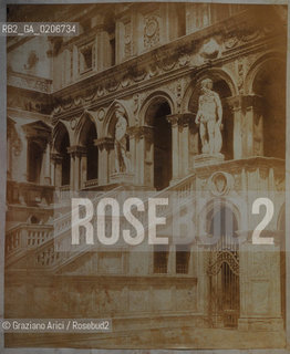 -VENEZIA, SENZA INDICAZIONE DAUTORE, SCALA DEL CORTILE INTERNO DI PALAZZO DUCALE, SENZA DATA. STAMPA ALLALBUMINA INCOLLATA SU CARTONE, CM 26,3X32,5 ©ARCHIVIO Graziano Arici/Rosebud2   FOTOANTICHE.-VENICE, NO AUTHORS INDICATION, SCALA DEL CORTILE INTERNO DI PALAZZO DUCALE, UNDATED. ALBUMEN PHOTOGRAPH  MOUNTED ON CARDBOARD, CM 26,3X32,5 ©Graziano Arici/Rosebud2 