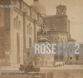 -VENEZIA, SENZA INDICAZIONE DAUTORE, STATUA DI BARTOLOMEO COLLEONI, SENZA DATA. POSITIVO ALLALBUMINA MONTATO SU CARTONE, FOTOGRAFIA STEREOSCOPICA, CM 17,2X8,6  ©ARCHIVIO Graziano Arici/Rosebud2  CAMPO S. GIOVANNI E PAOLO, OSPEDALE FOTOANTICHE.-VENICE, NO AUTHORS INDICATION, STATUA DI BARTOLOMEO COLLEONI, UNDATED. ALBUMEN POSITIVE MOUNTED ON CARDBOARD, STEREOSCOPICAL PHOTOGRAPH CM 17,2X8,6 ©Graziano Arici / rosebud2 .