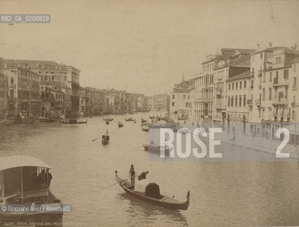-VENEZIA, SENZA INDICAZIONE DAUTORE, CANAL GRANDE DAL PONTA DI RIALTO, SENZA DATA. STAMPA ALLALBUMINA INCOLLATA SU CARTONE, CM 25,5X19,6 ©ARCHIVIO Graziano Arici/Rosebud2  GONDOLA FOTOANTICHE.-VENICE, NO AUTHORS INDICATION, CANAL GRANDE DAL PONTA DI RIALTO, UNDATED. ALBUMEN PHOTOGRAPH MOUNTED ON CARDBOARD, CM 25,5X19,6 ©Graziano Arici/Rosebud2 