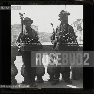 -VENEZIA, SAMUEL J. BECKETT, PRODUCER & PUBLISHER OF LANTERN SLIDES, PIPE SELLEVS, SENZA DATA. LASTRA IN VETRO PER LANTERNA MAGICA 8,2X8,2 ©ARCHIVIO Graziano Arici/Rosebud2  VENDITORI DI PIPE FOTOANTICHE.-VENICE, SAMUEL J. BECKETT, PRODUCER & PUBLISHER OF LANTERN SLIDES, PIPE SELLEVS, UNDATED. GLASS SLIDE FOR MAGIC LANTERN, CM 8,2X8,2 ©Graziano Arici/Rosebud2 