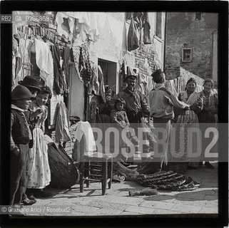 -VENEZIA, SAMUEL J. BECKETT, PRODUCER & PUBLISHER OF LANTERN SLIDES, STREET SCENE, SENZA DATA. LASTRA IN VETRO PER LANTERNA MAGICA 8,2X8,2 ©ARCHIVIO Graziano Arici/Rosebud2  PERSONA FOTOANTICHE.-VENICE, SAMUEL J. BECKETT, PRODUCER & PUBLISHER OF LANTERN SLIDES,STREET SCENE, UNDATED. GLASS SLIDE FOR MAGIC LANTERN, CM 8,2X8,2 ©Graziano Arici/Rosebud2 