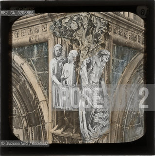 -VENEZIA, SENZA INDICAZIONE DAUTORE, PARTICOLARE DI PALAZZO DUCALE, SENZA DATA. LASTRA IN VETRO PER LANTERNA MAGICA COLORATA A MANO 8,2X8,2 ©ARCHIVIO Graziano Arici/Rosebud2   DETTAGLI ARCHITETTURA FOTOANTICHE.-VENICE, NO AUTHORS INDICATION, PARTICOLARE DI PALAZZO DUCALE, UNDATED. GLASS SLIDE FOR MAGIC LANTERN HAND COLOURED, CM 8,2X8,2 ©Graziano Arici/Rosebud2 