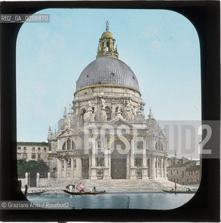 -VENEZIA, SENZA INDICAZIONE DAUTORE, CHIESA DELLA SALUTE, SENZA DATA. LASTRA IN VETRO PER LANTERNA MAGICA COLORATA A MANO 8,2X8,2 ©ARCHIVIO Graziano Arici/Rosebud2   FOTOANTICHE.-VENICE, NO AUTHORS INDICATION, CHIESA DELLA SALUTE, UNDATED. GLASS SLIDE FOR MAGIC LANTERN HAND COLOURED, CM 8,2X8,2 ©Graziano Arici/Rosebud2 