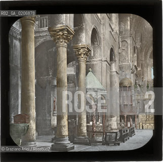 -VENEZIA, SENZA INDICAZIONE DAUTORE, INTERNO DELLA BASILICA DI S. MARCO, SENZA DATA. LASTRA IN VETRO PER LANTERNA MAGICA COLORATA A MANO 8,2X8,2 ©ARCHIVIO Graziano Arici/Rosebud2  FOTOANTICHE.-VENICE, NO AUTHORS INDICATION, INTERNO DELLA BASILICA DI S. MARCO, UNDATED. GLASS SLIDE FOR MAGIC LANTERN HAND COLOURED, CM 8,2X8,2 ©Graziano Arici/Rosebud2 
