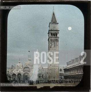 -VENEZIA, SENZA INDICAZIONE DAUTORE, CAMPANILE DI S. MARCO, SENZA DATA. LASTRA IN VETRO PER LANTERNA MAGICA COLORATA A MANO 8,2X8,2 ©ARCHIVIO Graziano Arici/Rosebud2  FOTOANTICHE.-VENICE, NO AUTHORS INDICATION, CAMPANILE DI S. MARCO, UNDATED. GLASS SLIDE FOR MAGIC LANTERN HAND COLOURED, CM 8,2X8,2 ©Graziano Arici/Rosebud2 