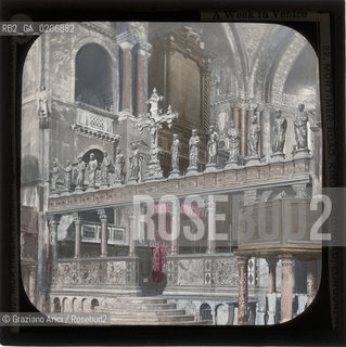 -VENEZIA, MORTIMER ROAD-KINGSALE ROAD-LONDON, VEDUTA INTERNA DELLA BASILICA DI S. MARCO, SENZA DATA. LASTRA IN VETRO PER LANTERNA MAGICA COLORATA A MANO 8,2X8,2 ©ARCHIVIO Graziano Arici/Rosebud2  FOTOANTICHE.-VENICE, MORTIMER ROAD-KINGSALE ROAD-LONDON, VEDUTA INTERNA DELLA BASILICA DI S. MARCO, UNDATED. GLASS SLIDE FOR MAGIC LANTERN HAND COLOURED, CM 8,2X8,2 ©Graziano Arici/Rosebud2 