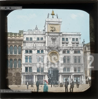 -VENEZIA, SENZA INDICAZIONE DAUTORE, TORRE DELLOROLOGIO, SENZA DATA. LASTRA IN VETRO PER LANTERNA MAGICA COLORATA A MANO 8,2X8,2 ©ARCHIVIO Graziano Arici/Rosebud2  FOTOANTICHE.-VENICE, NO AUTHORS INDICATION, TORRE DELLOROLOGIO, UNDATED. GLASS SLIDE FOR MAGIC LANTERN HAND COLOURED, CM 8,2X8,2 ©Graziano Arici/Rosebud2 