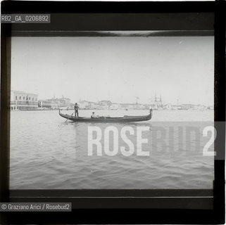 -VENEZIA, SENZA INDICAZIONE DAUTORE, BACINO DI S. MARCO, SENZA DATA. LASTRA IN VETRO PER LANTERNA MAGICA 8,2X8,2 ©ARCHIVIO Graziano Arici/Rosebud2   BARCA FOTOANTICHE.-VENICE, NO AUTHOR S INDICATION, BACINO DI S. MARCO, UNDATED. GLASS SLIDE FOR MAGIC LANTERN, CM 8,2X8,2 ©Graziano Arici/Rosebud2 
