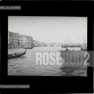 -VENEZIA, SENZA INDICAZIONE DAUTORE, CANAL GRANDE, SENZA DATA. LASTRA IN VETRO PER LANTERNA MAGICA 8,2X8,2 ©ARCHIVIO Graziano Arici/Rosebud2   BARCA FOTOANTICHE.-VENICE, NO AUTHOR S INDICATION, CANAL GRANDE, UNDATED. GLASS SLIDE FOR MAGIC LANTERN, CM 8,2X8,2 ©Graziano Arici/Rosebud2 