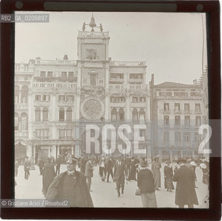 -VENEZIA, SENZA INDICAZIONE DAUTORE, TORRE DELLOROLOGIO, SENZA DATA. LASTRA IN VETRO PER LANTERNA MAGICA 8,2X8,2 ©ARCHIVIO Graziano Arici/Rosebud2   FOTOANTICHE.-VENICE, NO AUTHOR S INDICATION, TORRE DELLOROLOGIO, UNDATED. GLASS SLIDE FOR MAGIC LANTERN, CM 8,2X8,2 ©Graziano Arici/Rosebud2 