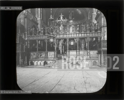 -VENEZIA, SENZA INDICAZIONE DAUTORE, BASILICA DI S. MARCO-INTERNO, SENZA DATA. LASTRA IN VETRO PER LANTERNA MAGICA CONTENUTE DENTRO LA LORO ORIGINALE CUSTODIA 10,1X8,2 ©ARCHIVIO Graziano Arici/Rosebud2   FOTOANTICHE.-VENICE, NO AUTHORS INDICATION,  BASILICA DI S. MARCO-INTERNO, UNDATED. GLASS SLIDE FOR MAGIC LANTERN IN THEIR WOODEN ORIGINAL BOX, CM 10,1X8,2 ©Graziano Arici/Rosebud2 