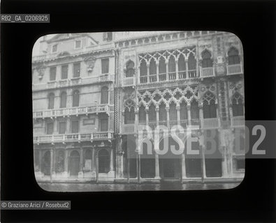 -VENEZIA, SENZA INDICAZIONE DAUTORE, CA DORO, SENZA DATA. LASTRA IN VETRO PER LANTERNA MAGICA CONTENUTE DENTRO LA LORO ORIGINALE CUSTODIA 10,2X8,2 ©ARCHIVIO Graziano Arici/Rosebud2   FOTOANTICHE.-VENICE, NO AUTHORS INDICATION,  CA DORO, UNDATED. GLASS SLIDE FOR MAGIC LANTERN IN THEIR WOODEN ORIGINAL BOX, CM 10,2X8,2 ©Graziano Arici/Rosebud2 