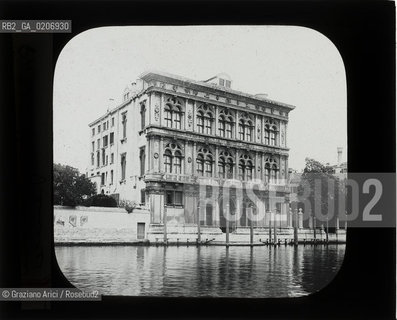-VENEZIA, SENZA INDICAZIONE DAUTORE, PALAZZO VENDRAMIN, SENZA DATA. LASTRA IN VETRO PER LANTERNA MAGICA CONTENUTE DENTRO LA LORO ORIGINALE CUSTODIA 10,1X8,3 ©ARCHIVIO Graziano Arici/Rosebud2    FOTOANTICHE.-VENICE, NO AUTHORS INDICATION, PALAZZO VENDRAMIN, UNDATED. GLASS SLIDE FOR MAGIC LANTERN IN THEIR WOODEN ORIGINAL BOX, CM 10,1X8,3 ©Graziano Arici/Rosebud2 