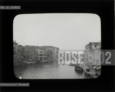 -VENEZIA, SENZA INDICAZIONE DAUTORE, CANAL GRANDE, SENZA DATA. LASTRA IN VETRO PER LANTERNA MAGICA CONTENUTE DENTRO LA LORO ORIGINALE CUSTODIA 10,1X8,2 ©ARCHIVIO Graziano Arici/Rosebud2    FOTOANTICHE.-VENICE, NO AUTHORS INDICATION, CANAL GRANDE, UNDATED. GLASS SLIDE FOR MAGIC LANTERN IN THEIR WOODEN ORIGINAL BOX, CM 10,1X8,2 ©Graziano Arici/Rosebud2 