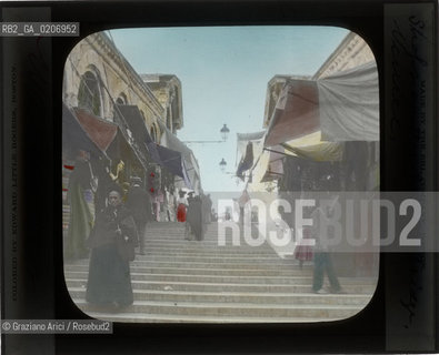 -VENEZIA, THE ERL COMPANY, BOSTON, COLORED BY EDWARD LITTLE ROGERS, BOSTON, THE RIALTO BRIDGE, SENZA DATA. LASTRA IN VETRO PER LANTERNA MAGICA COLORATA A MANO 10X8,3 ©ARCHIVIO Graziano Arici/Rosebud2  PERSONA FOTOANTICHE.-VENICE, THE ERL COMPANY, BOSTON, COLORED BY EDWARD LITTLE ROGERS, BOSTON, THE RIALTO BRIDGE, UNDATED. GLASS SLIDE FOR MAGIC LANTERN HAND COLOURED, CM  ©Graziano Arici/Rosebud2 
