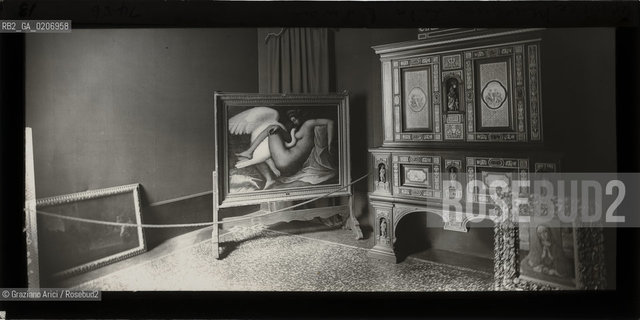 -VENEZIA, ALEXANDER LAMONT HENDERSON, SALA DEL MUSEO CIVICO AL FONTEGO DEI TURCHI, SENZA DATA. LASTRA PANORAMICA IN VETRO PER LANTERNA MAGICA, 16,4X8,2 ©ARCHIVIO Graziano Arici/Rosebud2   FOTOANTICHE.-VENICE, ALEXANDER LAMONT HENDERSON, SALA DEL MUSEO CIVICO AL FONTEGO DEI TURCHI, UNDATED. PANORAMIC GLASS SLIDE FOR MAGIC LANTERN, CM 16,4X8,2 ©Graziano Arici/Rosebud2 