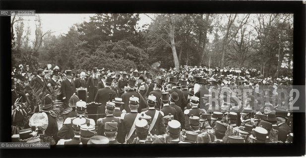 -VENEZIA, ALEXANDER LAMONT HENDERSON, VENICE-OPENING OF EXIBITION, SENZA DATA. LASTRA PANORAMICA IN VETRO PER LANTERNA MAGICA, 15,5X8,2 ©ARCHIVIO Graziano Arici/Rosebud2   APERTURA DELLA BIENNALE, FOTOANTICHE.-VENICE, ALEXANDER LAMONT HENDERSON, VENICE-OPENING OF EXIBITION, UNDATED. PANORAMIC GLASS SLIDE FOR MAGIC LANTERN, CM 15,5X8,2 ©Graziano Arici/Rosebud2 