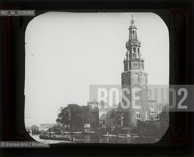 -AMSTERDAM, SENZA INDICAZIONE DAUTORE, CAMPANILE , SENZA DATA. LASTRA IN VETRO PER LANTERNA MAGICA CONTENUTE DENTRO LA LORO ORIGINALE CUSTODIA 10,2X8,2 ©ARCHIVIO Graziano Arici/Rosebud2   FOTOANTICHE.-AMSTERDAM, NO AUTHORS INDICATION,  CAMPANILE, UNDATED. GLASS SLIDE FOR MAGIC LANTERN IN THEIR WOODEN ORIGINAL BOX, CM 10,2X8,2 ©Graziano Arici/Rosebud2 