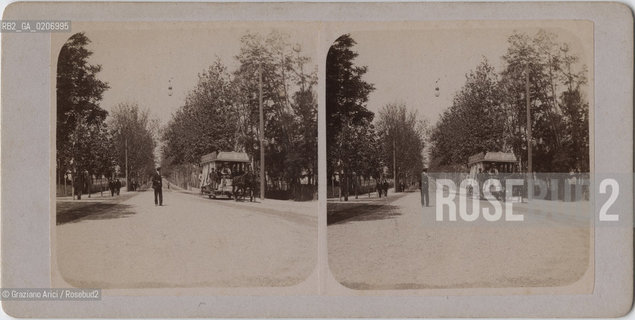 -VENEZIA, SENZA INDICAZIONE DAUTORE, LIDO - GRAN VIALE, SENZA DATA. POSITIVO ALLALBUMINA MONTATO SU CARTONE, FOTOGRAFIA STEREOSCOPICA, CM 17,9X8,9  ©ARCHIVIO Graziano Arici/Rosebud2   FOTOANTICHE.-VENICE, NO AUTHORS INDICATION, LIDO - GRAN VIALE, UNDATED. ALBUMEN POSITIVE MOUNTED ON CARDBOARD, STEREOSCOPICAL PHOTOGRAPH CM 17,9X8,9 ©Graziano Arici / rosebud2 .