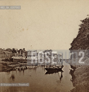 -VENEZIA, SENZA INDICAZIONE DAUTORE, CANALE PRESSO IL CAMPO DI MARTE, SENZA DATA. POSITIVO ALLALBUMINA MONTATO SU CARTONE, FOTOGRAFIA STEREOSCOPICA, CM 16,7X8,6  ©ARCHIVIO Graziano Arici/Rosebud2  BARCA SUL CANALE DELLARZIERE A S. MARTA, FOTOANTICHE.-VENICE, NO AUTHORS INDICATION, CANALE PRESSO IL CAMPO DI MARTE, UNDATED. ALBUMEN POSITIVE MOUNTED ON CARDBOARD, STEREOSCOPICAL PHOTOGRAPH CM 16,7X8,6 ©Graziano Arici / rosebud2