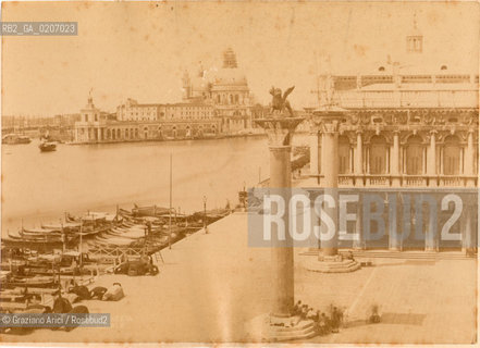 -VENEZIA, CARLO NAYA ?, VEDUTA DELLA PIAZZETTA PRESA DAL BALCONE DI PALAZZO DUCALE, SENZA DATA. STAMPA ALLALBUMINA INCOLLATA SU CARTONE, CM 9,8X13,1  ©ARCHIVIO Graziano Arici/Rosebud2    FOTOANTICHE.-VENICE, CARLO NAYA ?, VEDUTA DELLA PIAZZETTA PRESA DAL BALCONE DI PALAZZO DUCALE, UNDATED. ALBUMEN PHOTOGRAPH MOUNTED ON CARDBOARD, CM 9,8X13,1 ©Graziano Arici/Rosebud2 