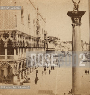 -VENEZIA, SENZA INDICAZIONE DAUTORE, COLONNADE OF DUCAL PALACE, ANTE 1866. POSITIVO ALLALBUMINA MONTATO SU CARTONE, FOTOGRAFIA STEREOSCOPICA, CM 17X8,3  ©ARCHIVIO Graziano Arici/Rosebud2  COLONNATO DI PALAZZO DUCALE E MOLO, FOTOANTICHE.-VENICE, NO AUTHORS INDICATION, COLONNADE OF DUCAL PALACE, ANTE 1866. ALBUMEN POSITIVE MOUNTED ON CARDBOARD, STEREOSCOPICAL PHOTOGRAPH CM 17X8,3 ©Graziano Arici / rosebud2