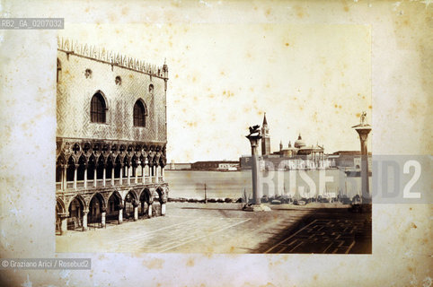 -VENEZIA, SENZA INDICAZIONE DAUTORE, PIAZZETTA DI S. MARCO E MOLO VERSO ISOLA DI S.GIORGIO, ANTE 1866. STAMPA ALLALBUMINA INCOLLATA SU CARTONE, CM 33,8X24,6 ©ARCHIVIO Graziano Arici/Rosebud2   FOTOANTICHE.-VENICE, NO AUTHORS INDICATION, PIAZZETTA DI S. MARCO E MOLO VERSO ISOLA DI S.GIORGIO, ANTE 1866. ALBUMEN PHOTOGRAPH  MOUNTED ON CARDBOARD, CM 33,8X24,6 ©Graziano Arici/Rosebud2 