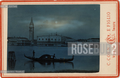 -VENEZIA, COLOMBO COEN E FIGLIO, BACINO DI S. MARCO, SENZA DATA. STAMPA ALLALBUMINA INCOLLATA SU CARTONE CON EFFETTO CHIARO DI LUNA, CARTE DE VISITE, CM 11,1X17  ©ARCHIVIO Graziano Arici/Rosebud2  FOTOANTICHE.-VENICE, COLOMBO COEN E FIGLIO, BACINO DI S. MARCO, UNDATED. ALBUMEN PHOTOGRAPH WITH MOONLIGHT EFFECT MOUNTED ON CARDBOARD, CARTE DE VISITE CM 11,1X17 ©Graziano Arici / rosebud2