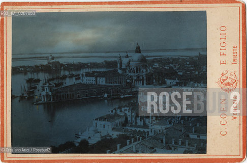 -VENEZIA, COLOMBO COEN E FIGLIO, PANORAMA DAL CAMPANILE DI S. MARCO, SENZA DATA. STAMPA ALLALBUMINA INCOLLATA SU CARTONE CON EFFETTO CHIARO DI LUNA, CARTE DE VISITE, CM 11,1X17  ©ARCHIVIO Graziano Arici/Rosebud2  FOTOANTICHE.-VENICE, COLOMBO COEN E FIGLIO, PANORAMA DAL CAMPANILE DI S. MARCO, UNDATED. ALBUMEN PHOTOGRAPH WITH MOONLIGHT EFFECT MOUNTED ON CARDBOARD, CARTE DE VISITE CM 11,1X17 ©Graziano Arici/Rosebud2 