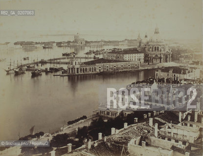 -VENEZIA, CARLO NAYA PIAZZA S. MARCO 77 E 78 BIS, PANORAMA DAL CAMPANILE DI S. MARCO VERSO LA SALUTE, SENZA DATA. STAMPA ALLALBUMINA  INCOLLATA SU CARTONE CON TIMBRO NAYA, CM 35X27 ©ARCHIVIO Graziano Arici/Rosebud2   FOTOANTICHE.-VENICE, CARLO NAYA PIAZZA S. MARCO 77 E 78 BIS, PANORAMA DAL CAMPANILE DI S. MARCO VERSO LA SALUTE, UNDATED. ALBUMEN PHOTOGRAPH  MOUNTED ON CARDBOARD WITH STAMP NAYA, CM 35X27 ©Graziano Arici / rosebud2